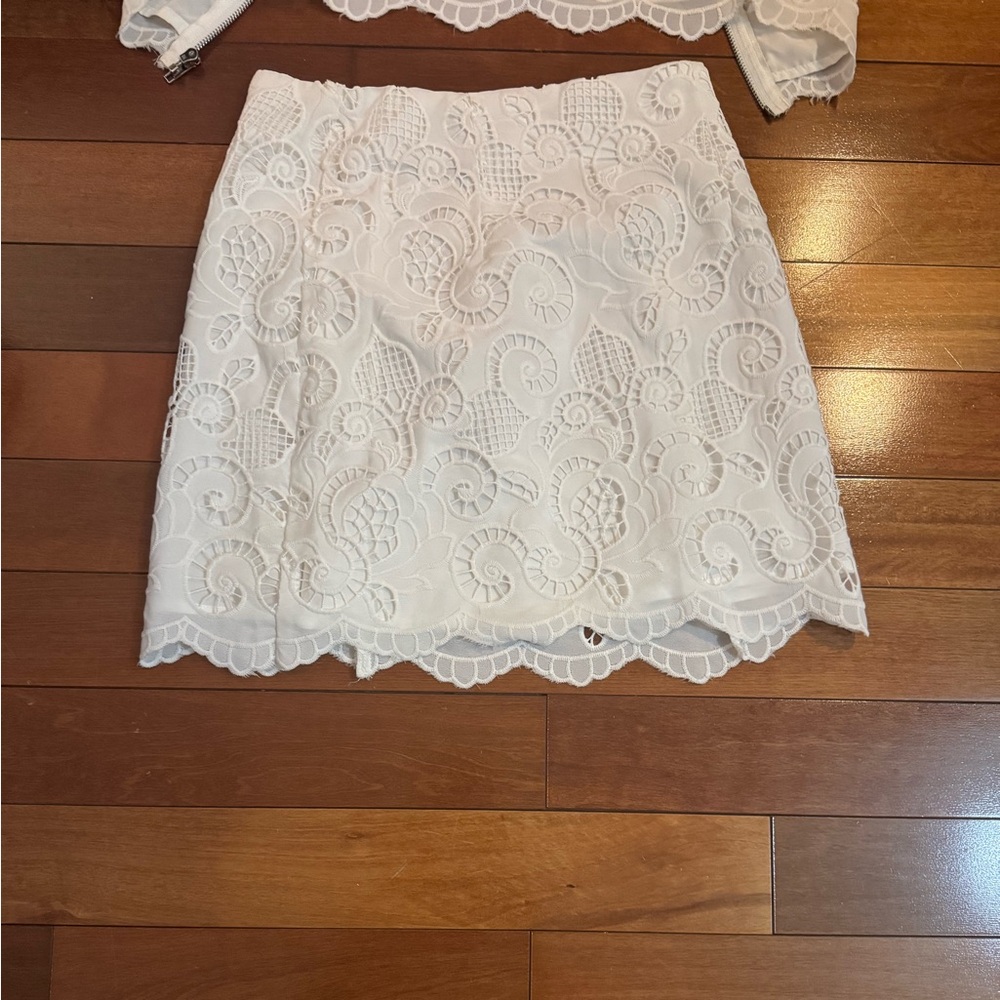 Aqua (blooomingdale’s) Lace Scalloped White Matching Set - Picture 5 of 6